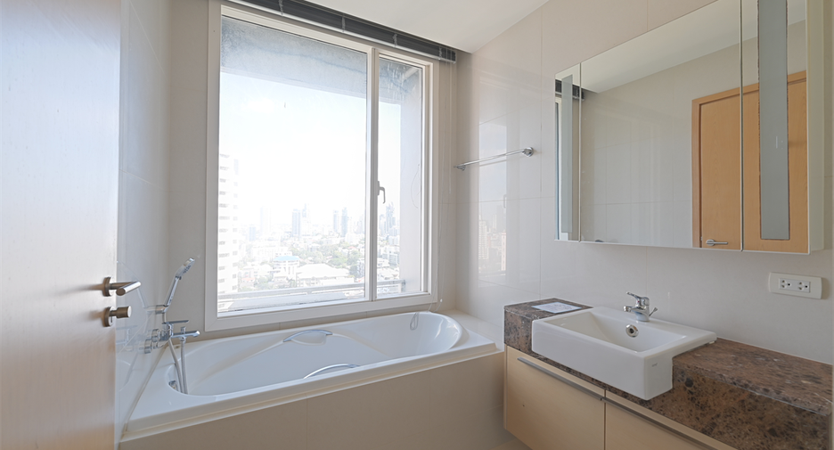 À louer 2 chambres condo à Khlong Toei, Bangkok