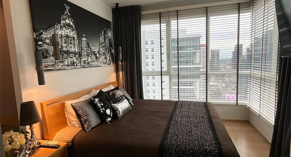 For rent 2 bedrooms condo in Watthana, Bangkok