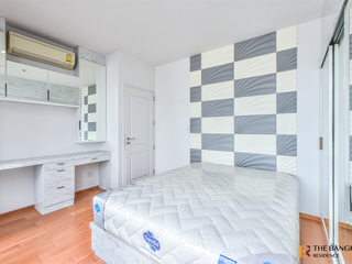 For rent 2 bedrooms condo in Sathon, Bangkok
