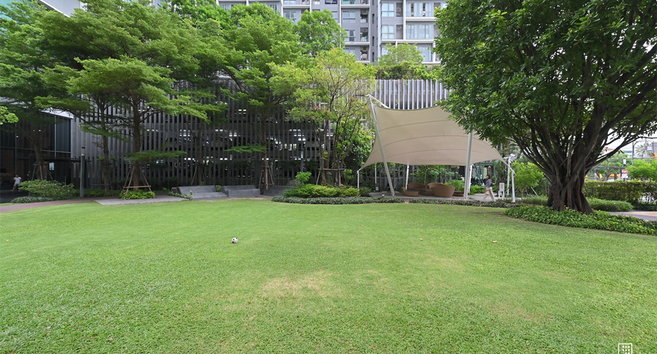 For rent 2 bedrooms condo in Phra Khanong, Bangkok