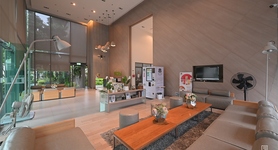 For rent 2 bedrooms condo in Phra Khanong, Bangkok