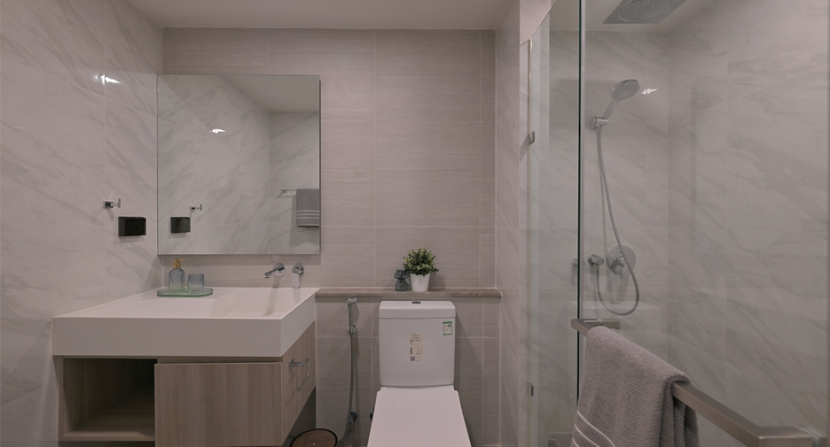 For rent 2 bedrooms condo in Watthana, Bangkok