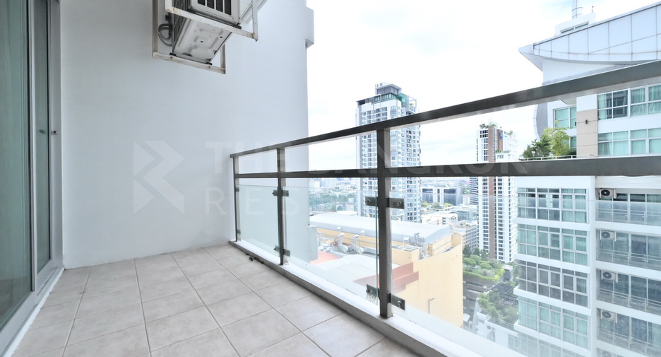 For rent 3 ベッドルーム condo in Khlong Toei, Bangkok