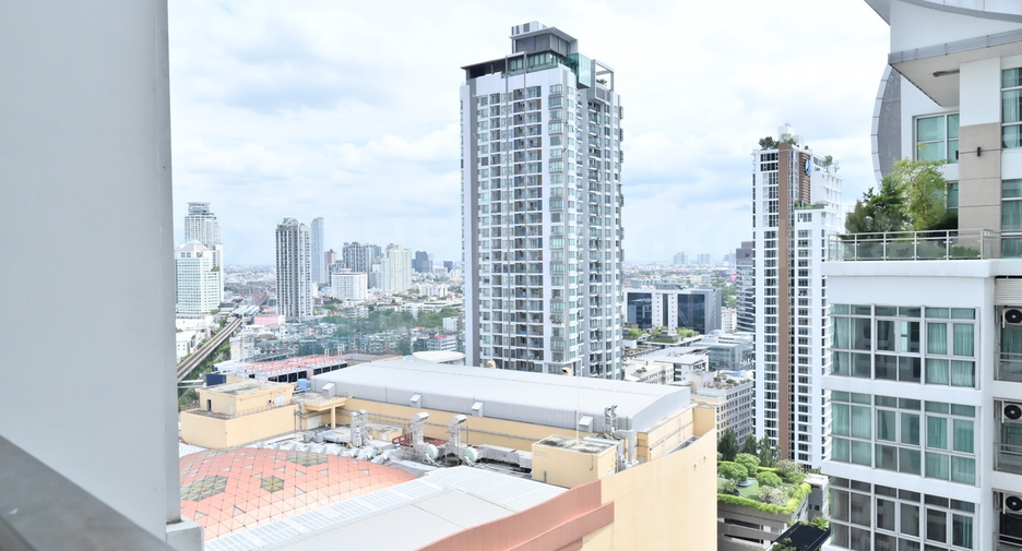 For rent 3 ベッドルーム condo in Khlong Toei, Bangkok