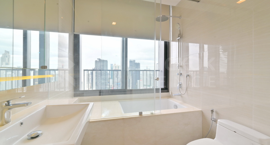 For rent 2 bedrooms condo in Watthana, Bangkok
