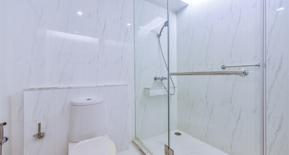 For rent 2 bedrooms condo in Sathon, Bangkok