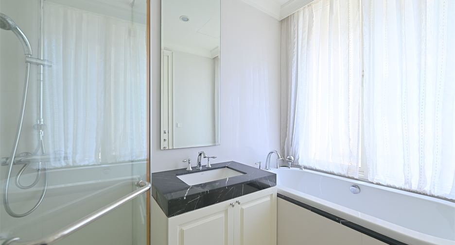 For rent 3 bedrooms condo in Watthana, Bangkok