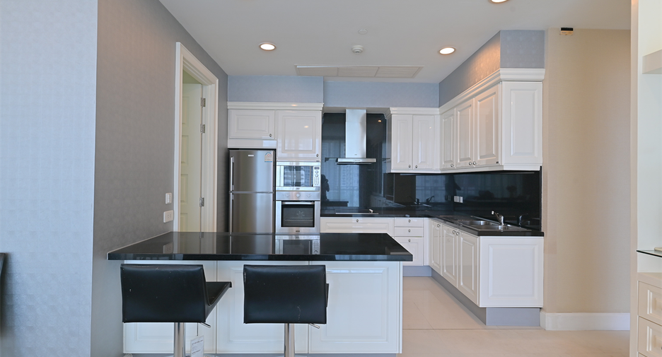 For rent 3 bedrooms condo in Watthana, Bangkok