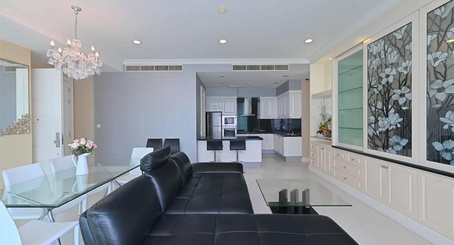 For rent 3 bedrooms condo in Watthana, Bangkok
