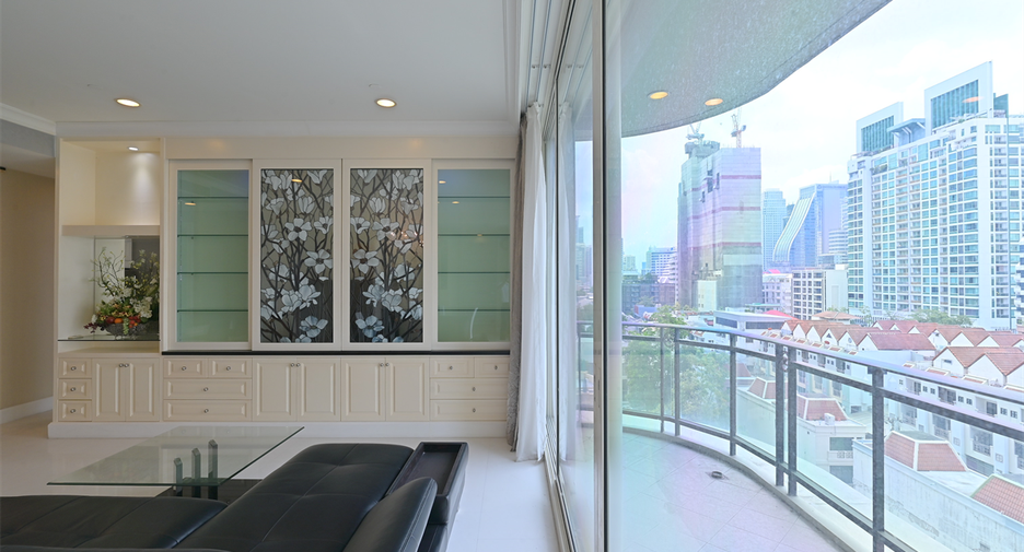 For rent 3 bedrooms condo in Watthana, Bangkok