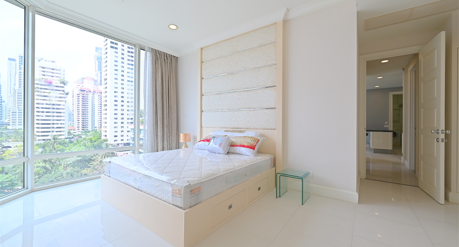 For rent 3 bedrooms condo in Watthana, Bangkok