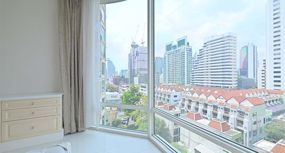 For rent 3 bedrooms condo in Watthana, Bangkok