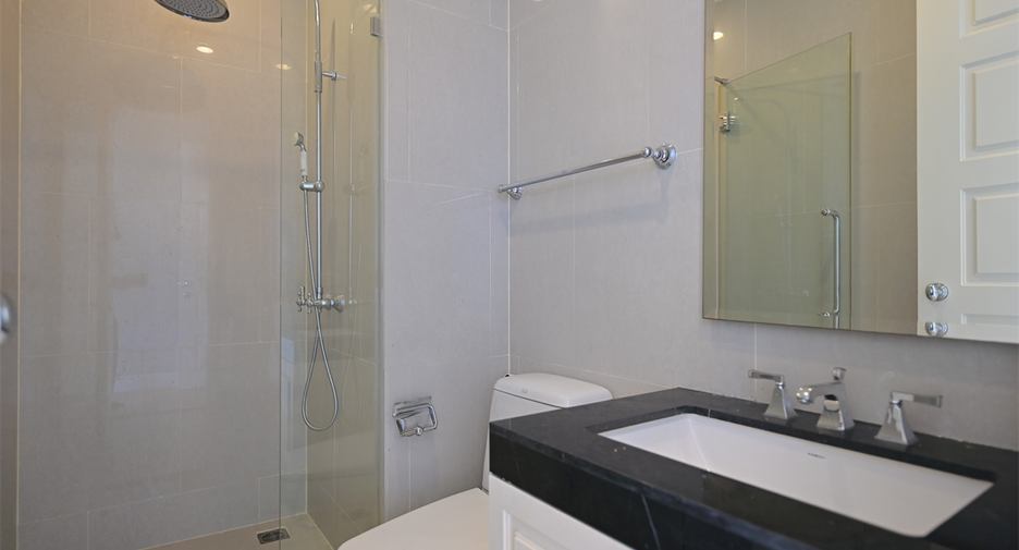 For rent 3 bedrooms condo in Watthana, Bangkok