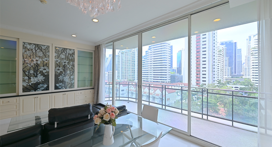 For rent 3 bedrooms condo in Watthana, Bangkok