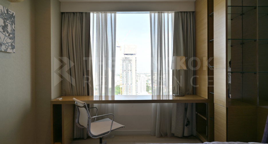 For rent 2 bedrooms condo in Watthana, Bangkok