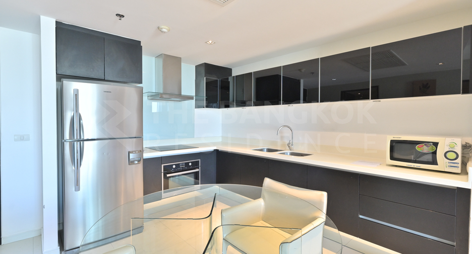 For rent 2 bedrooms condo in Watthana, Bangkok