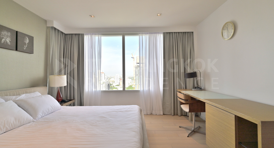 For rent 2 bedrooms condo in Watthana, Bangkok