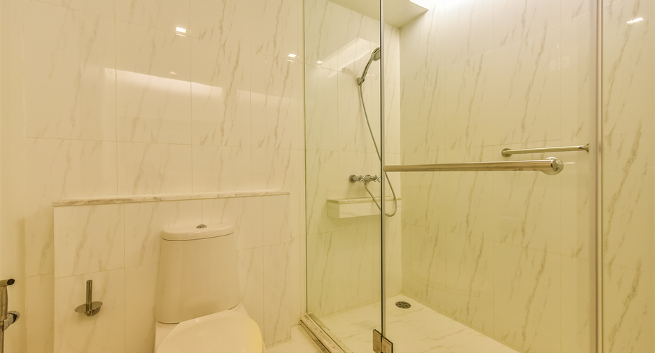 For rent 2 bedrooms condo in Sathon, Bangkok