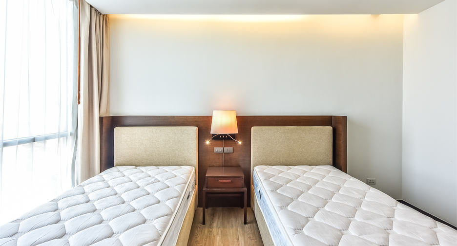 For rent 2 bedrooms condo in Sathon, Bangkok