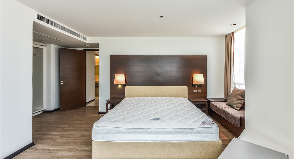 For rent 2 bedrooms condo in Sathon, Bangkok