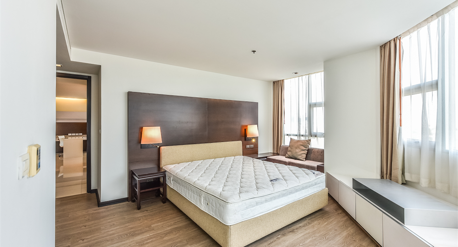 For rent 2 bedrooms condo in Sathon, Bangkok