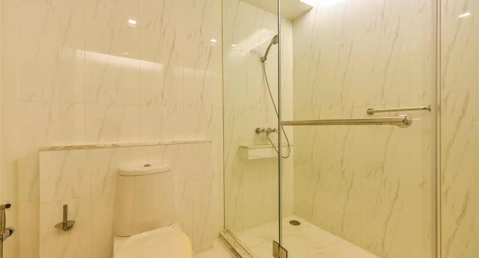 For rent 2 bedrooms condo in Sathon, Bangkok