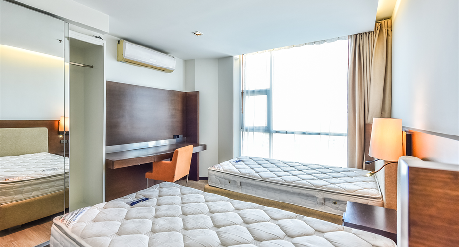 For rent 2 bedrooms condo in Sathon, Bangkok
