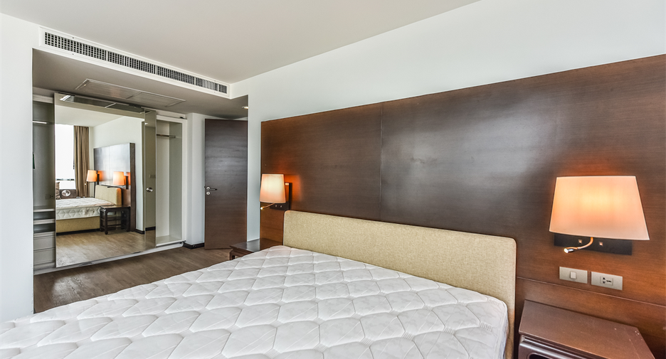 For rent 2 bedrooms condo in Sathon, Bangkok