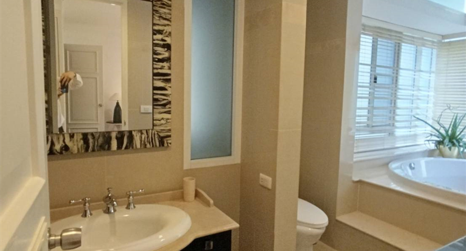 Condo en alquiler de 2 habitaciones en Khlong Toei, Bangkok