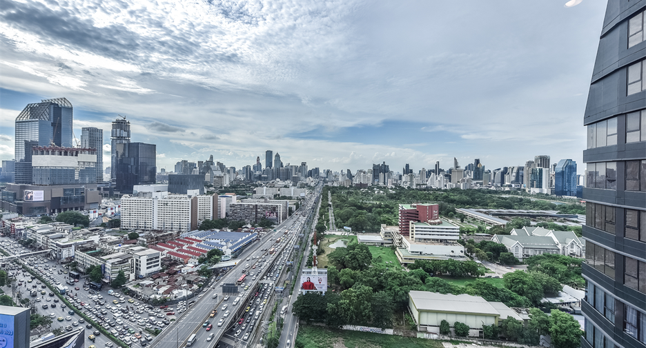 Condo en alquiler de 3 habitaciones en Khlong Toei, Bangkok