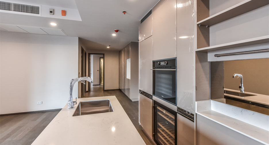 Condo en alquiler de 3 habitaciones en Khlong Toei, Bangkok