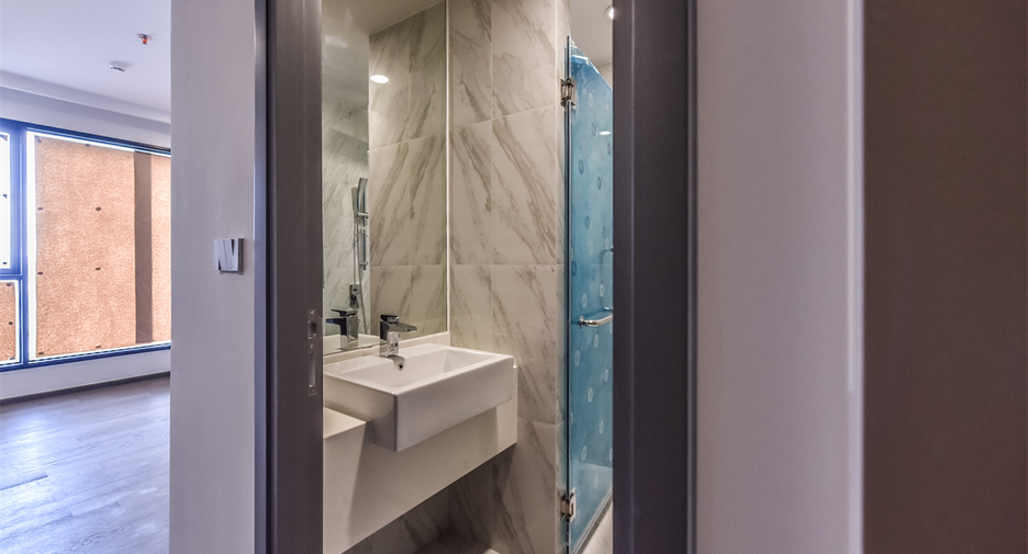 Condo en alquiler de 3 habitaciones en Khlong Toei, Bangkok