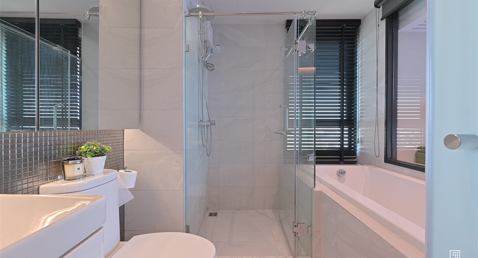 For rent 2 bedrooms condo in Watthana, Bangkok