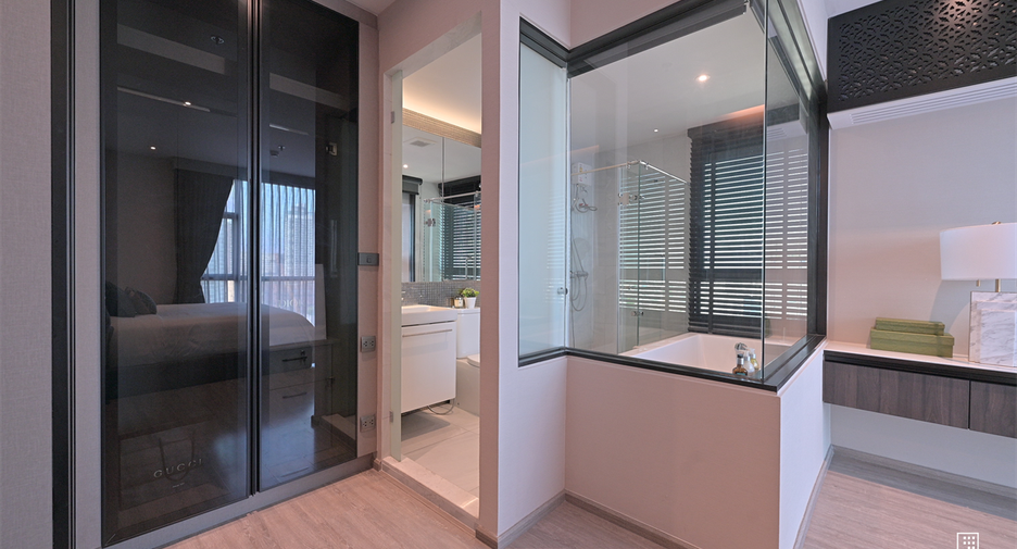 For rent 2 bedrooms condo in Watthana, Bangkok
