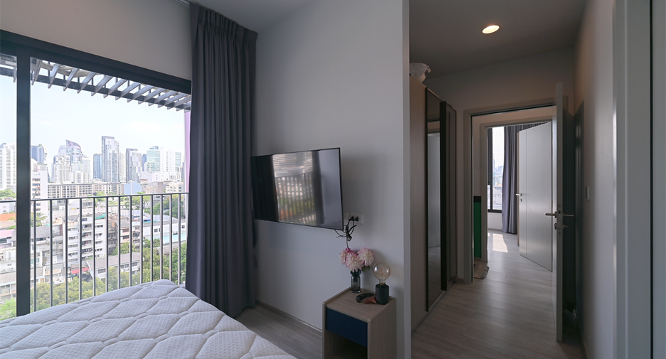 For rent 2 bedrooms condo in Watthana, Bangkok