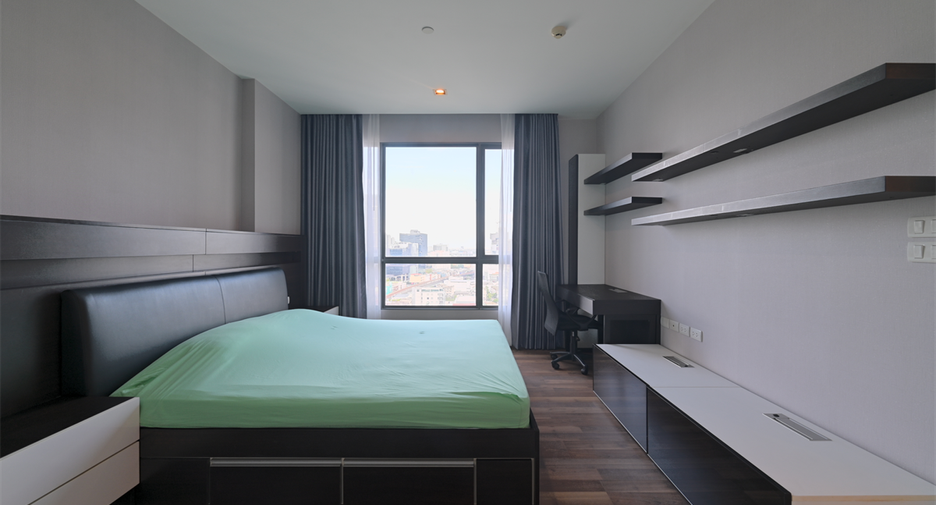 For rent 3 bedrooms condo in Phra Khanong, Bangkok