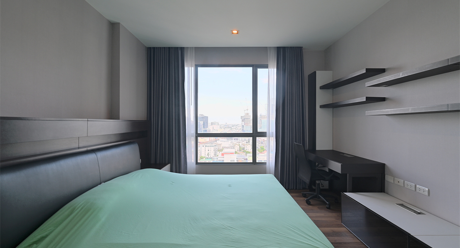 For rent 3 bedrooms condo in Phra Khanong, Bangkok