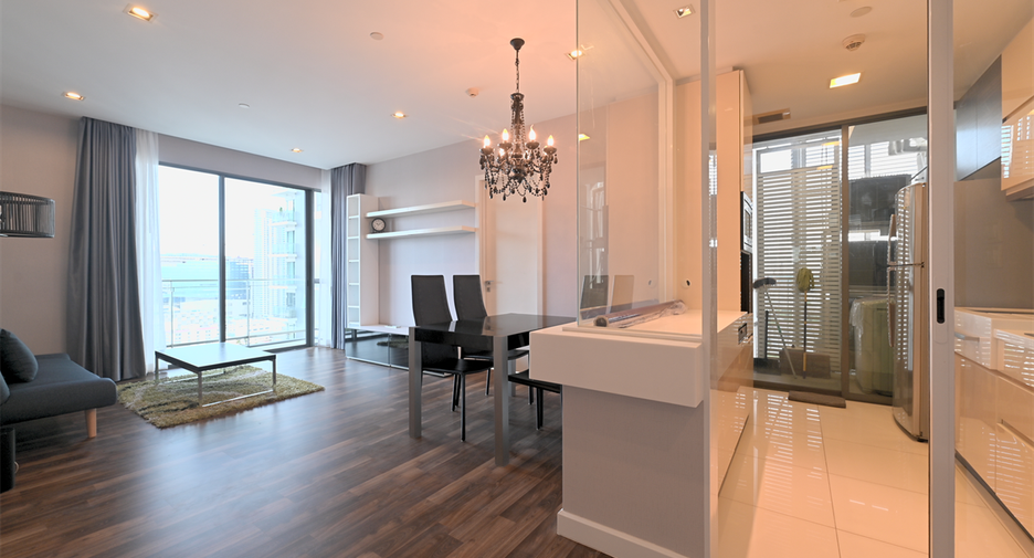 For rent 3 bedrooms condo in Phra Khanong, Bangkok