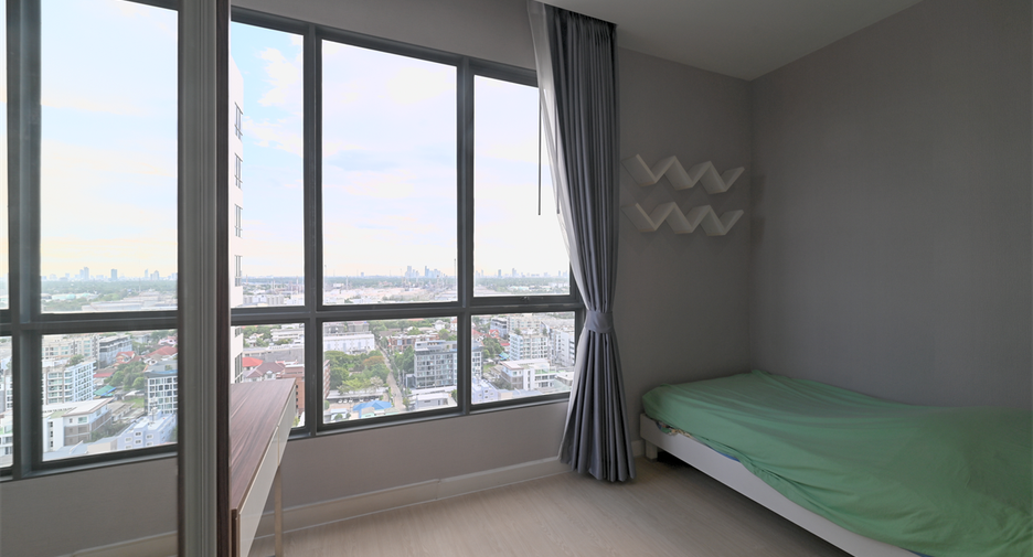 For rent 3 bedrooms condo in Phra Khanong, Bangkok