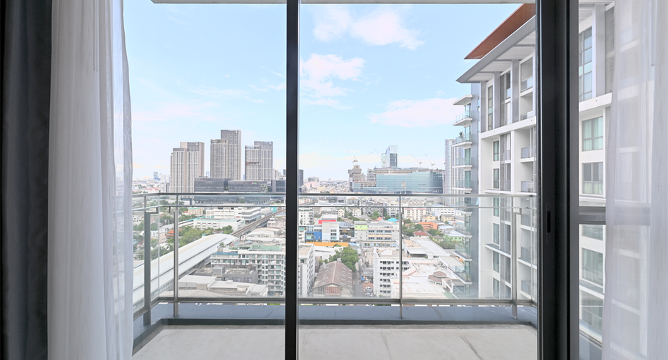 For rent 3 bedrooms condo in Phra Khanong, Bangkok