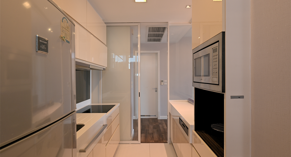 For rent 3 bedrooms condo in Phra Khanong, Bangkok