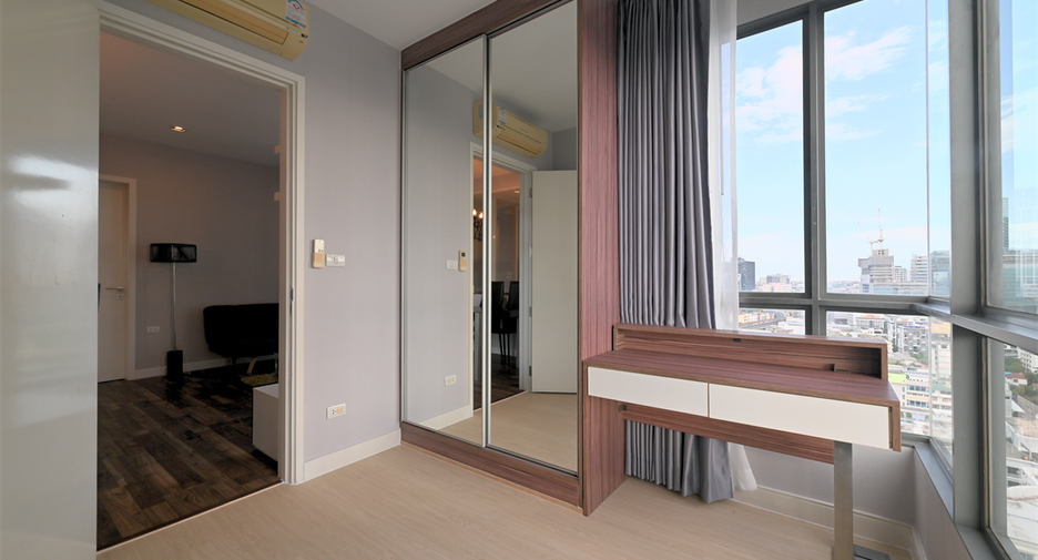 For rent 3 bedrooms condo in Phra Khanong, Bangkok