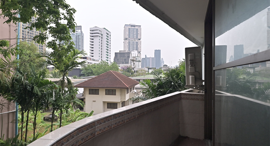 For rent 2 bedrooms condo in Khlong Toei, Bangkok