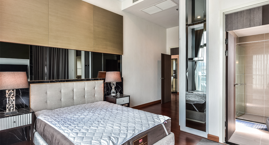 À louer 4 chambres condo à Sathon, Bangkok