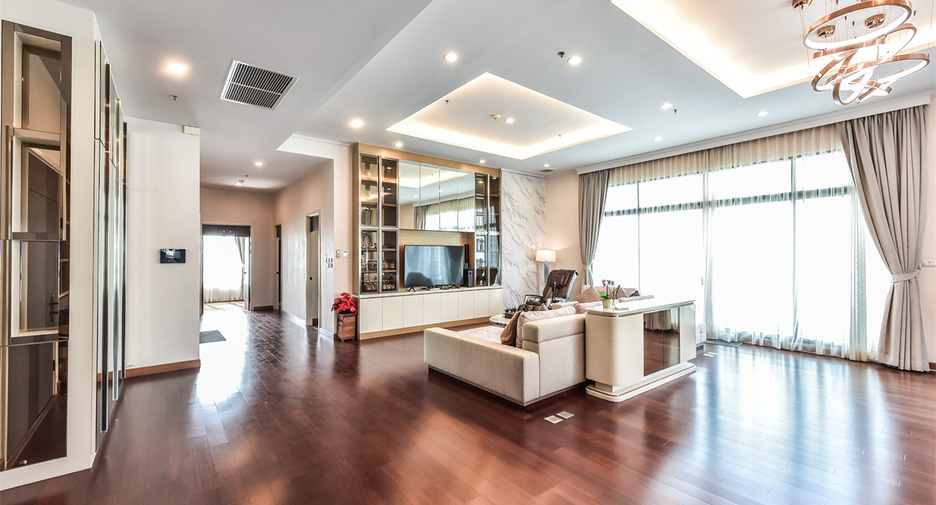 À louer 4 chambres condo à Sathon, Bangkok