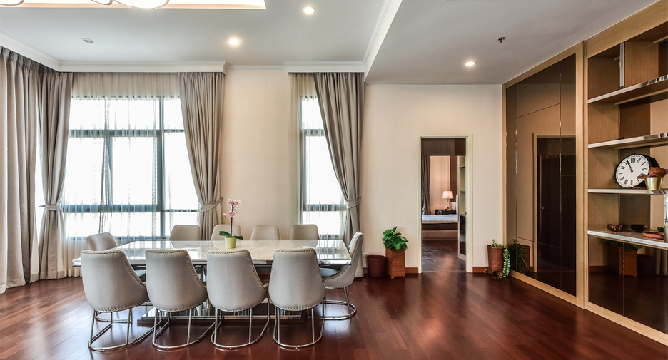 À louer 4 chambres condo à Sathon, Bangkok