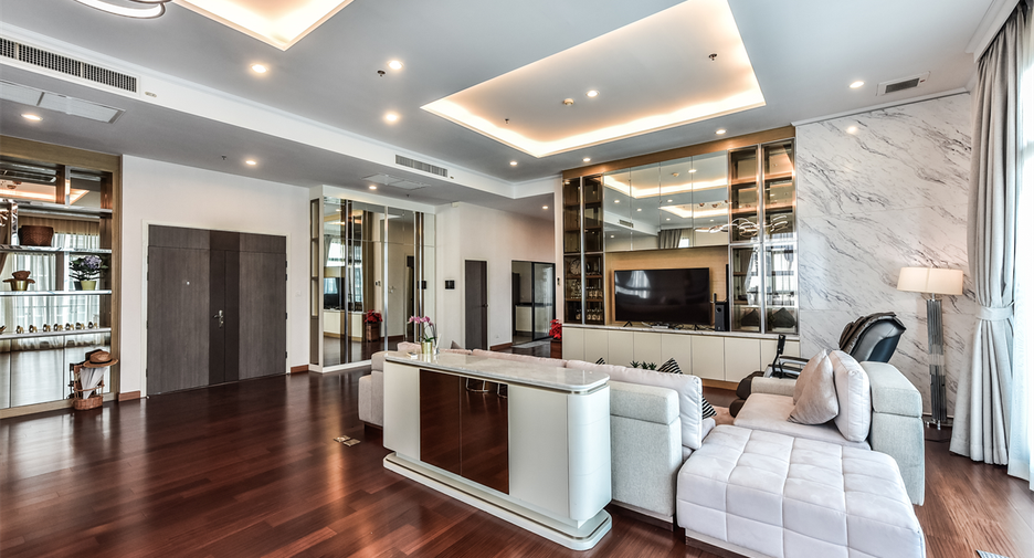 À louer 4 chambres condo à Sathon, Bangkok