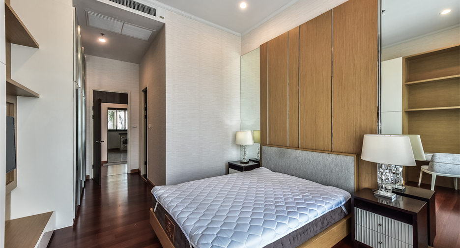 À louer 4 chambres condo à Sathon, Bangkok