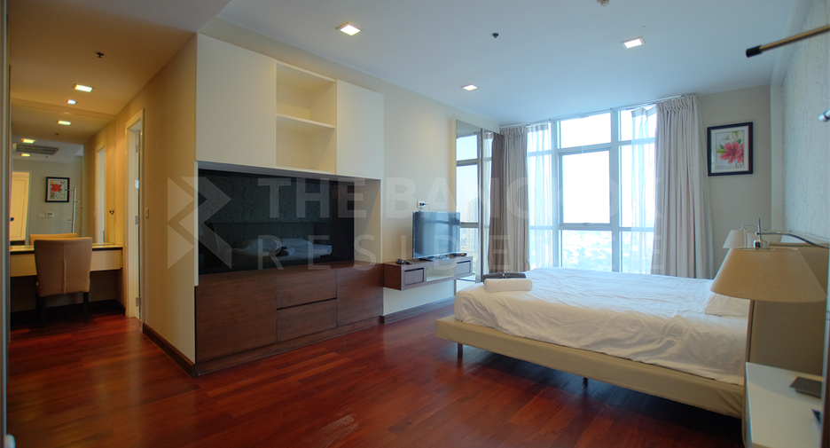 For rent 2 bedrooms condo in Khlong Toei, Bangkok