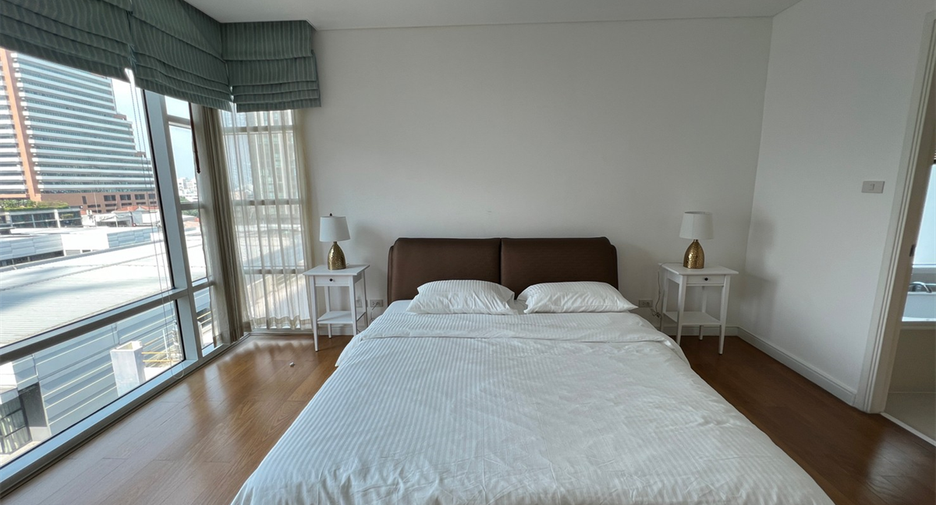 For rent 2 bedrooms condo in Khlong Toei, Bangkok